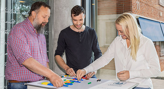Alt-text bildtext:Kan Lego vara ett sätt att tänka om kring hur man som chef schemalägger personal?